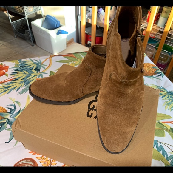 UGG Shoes - NWT UGG W Aureo Boots, Color Chestnut, Side Zipper